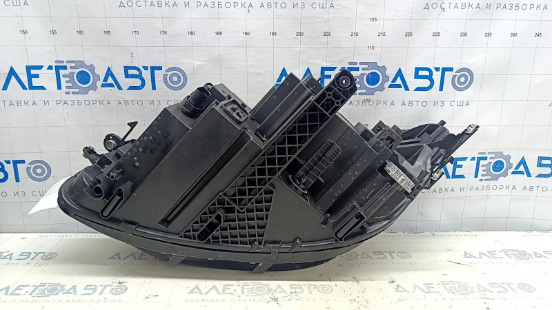 Фара передняя правая в сборе VW Tiguan 22-24 LED скол, песок