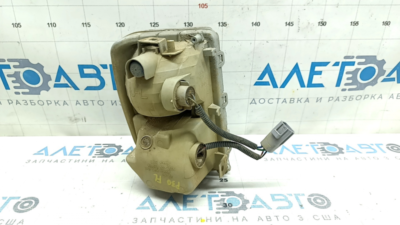 Поворотник левый Toyota Prius 30 13-15 рест, песок, царапины