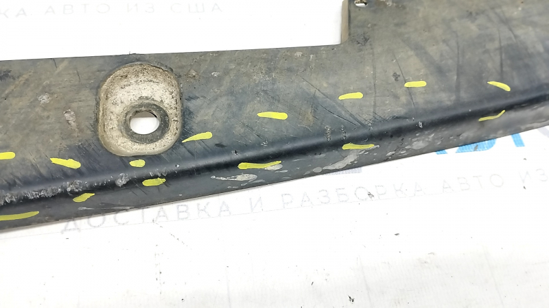 Губа заднего бампера центральная Toyota Prius 30 10-15 потерта