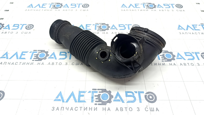 Воздуховод на коллектор BMW 5 F10 12-16 2.0T обломан носик, трещина в креплении