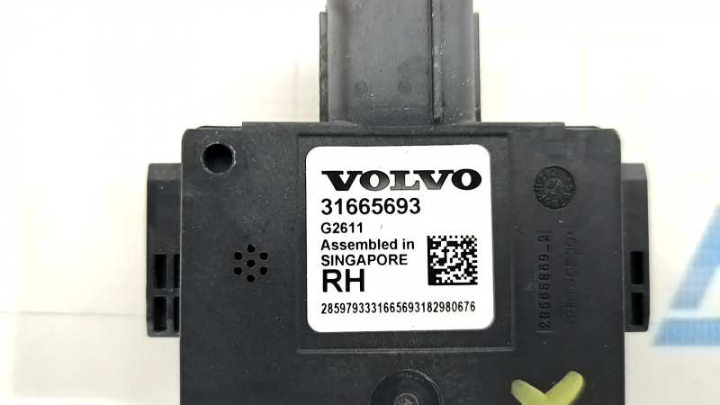 Датчик слепых зон BSM правый Volvo XC60 18-19