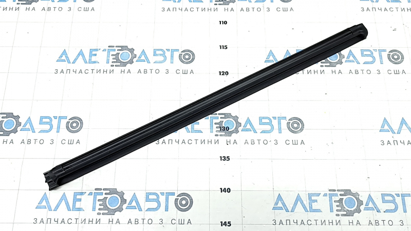 Уплотнитель стекла задний левый внутренний Volvo XC60 18-26
