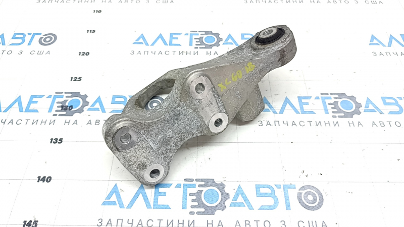 Кронштейн полуоси передний правый Volvo XC60 18-21 T5, T6