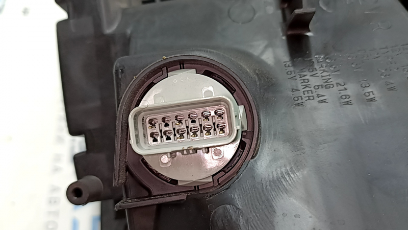 Фара передняя правая Honda CRV 23-26 LED с черным глянцевым молдингом