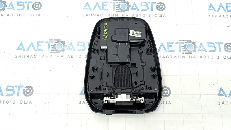 Плафон освещения передний Volvo XC40 19-26 черный под панораму, потерт