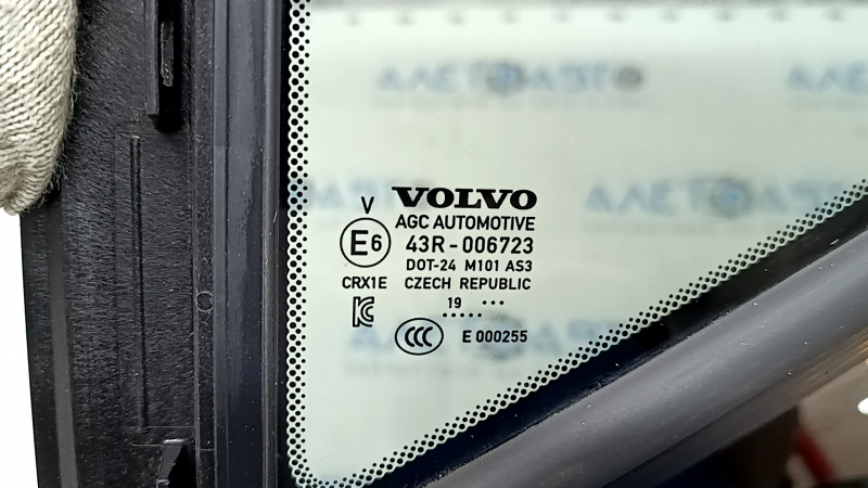 Стекло двери треугольник заднее левое Volvo XC40 19-26 тонировка