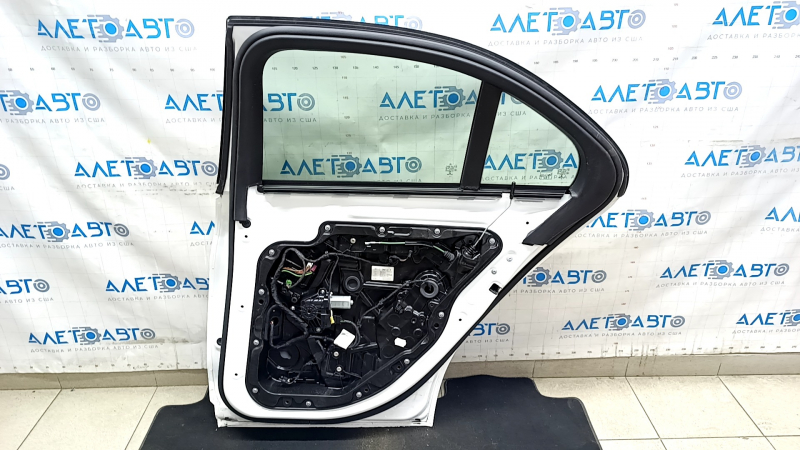 Дверь в сборе задняя правая Mercedes C-class W205 15-18 алюминий, белый 149, keyless