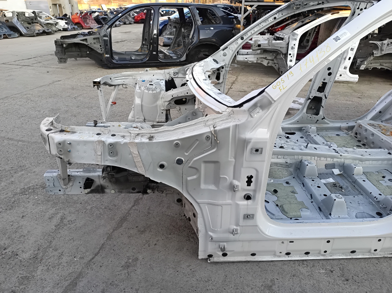 Четверть передняя левая BMW X5 G05 19-26 на кузове, белая