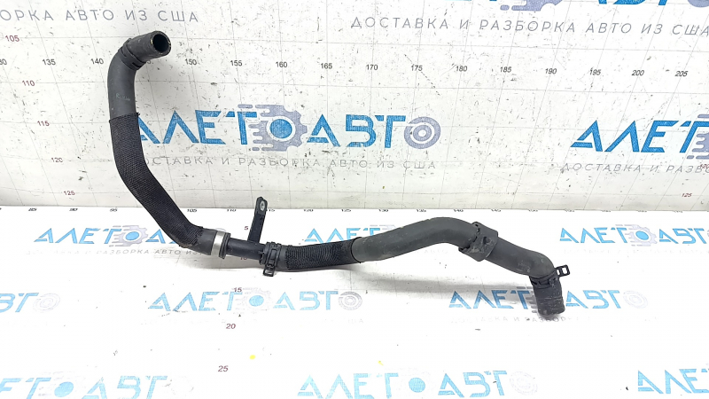 Патрубок системы охлаждения Mercedes C-class W205 300 15-21 от помпы, из 2 частей