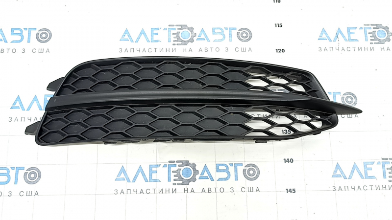 Решетка переднего бампера правая Audi A6 C7 12-15 без радара, s-line, структура, песок