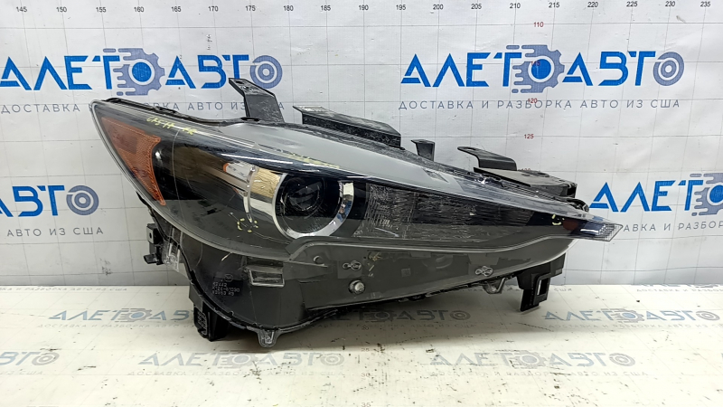 Фара передняя правая Mazda CX-5 17-21 LED