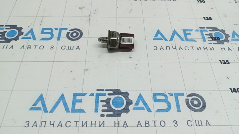 Датчик давления топлива Audi A6 C7 12-15 3.0T на топливной рейке