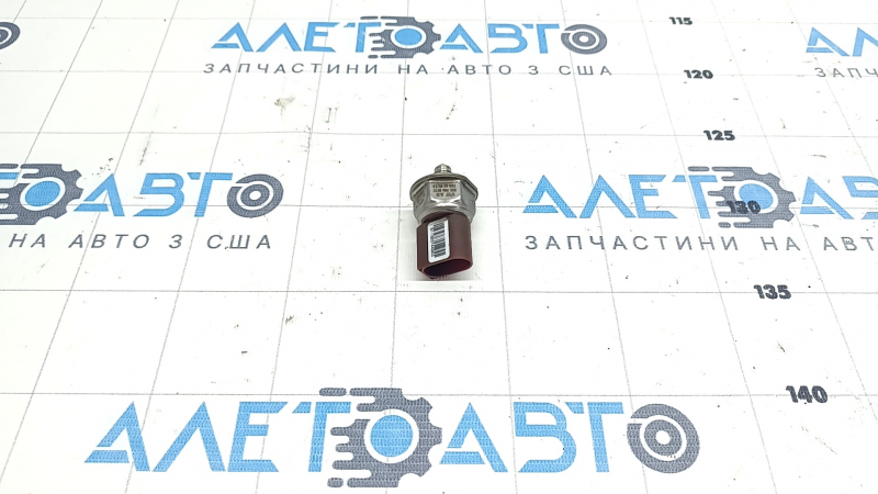 Датчик давления топлива Audi A6 C7 12-15 3.0T на топливной рейке