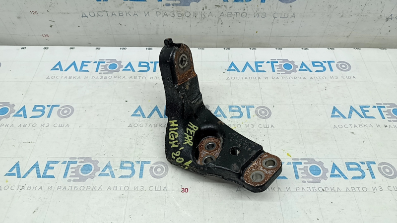 Кронштейн задней подушки двигателя Toyota Highlander 20-26 hybrid