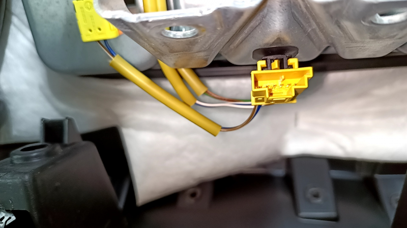 Торпедо передняя панель с AIRBAG Jeep Renegade 15-17 черная, с накладками