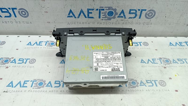 Головное устройство Toyota Sienna 11-14 царапины, полез хром
