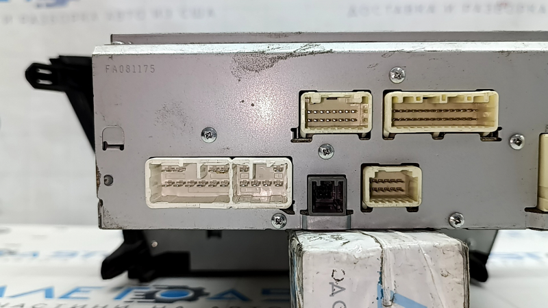 Монитор, дисплей Toyota Prius V 12-15 дорест, царапина