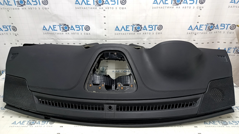 Торпедо передняя панель с AIRBAG Jeep Cherokee KL 14-23 черная, царапина, сломано крепление, надрыв уплотнителя
