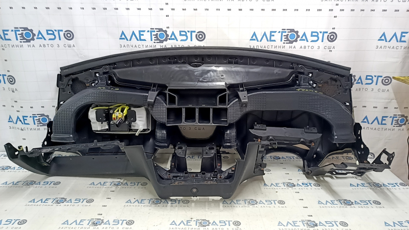 Торпедо передняя панель с AIRBAG Jeep Cherokee KL 14-23 черная, царапина, сломано крепление, надрыв уплотнителя