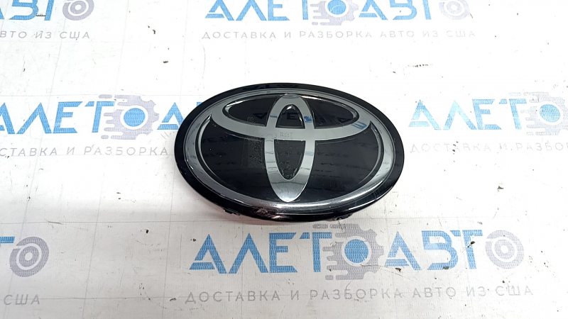 Эмблема переднего бампера Toyota Rav4 19-21 под радар, песок