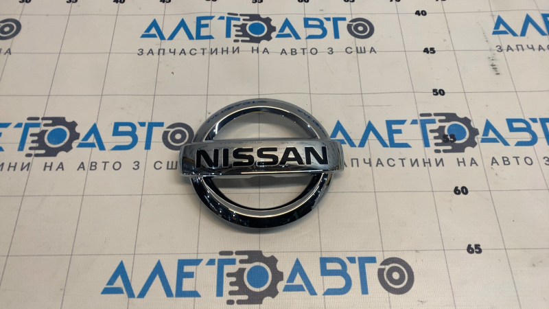 Эмблема решетки радиатора grill Nissan Leaf 18-22