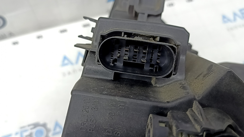 Фара передняя левая в сборе Audi Q7 16-19 LED, потрескан лак