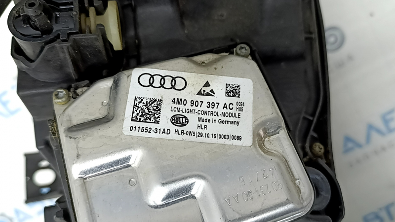 Фара передняя левая в сборе Audi Q7 16-19 LED, потрескан лак