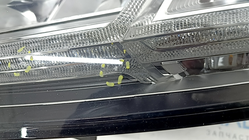 Фара передняя левая в сборе Audi Q7 16-19 LED, потрескан лак