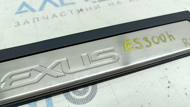 Накладка порога задняя правая внешняя Lexus ES300h ES350 13-18 хром, царапины