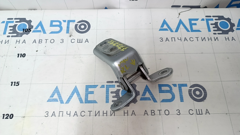 Петля двери нижняя задняя левая Toyota Prius V 12-17