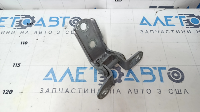 Петля двери нижняя задняя левая Toyota Prius V 12-17