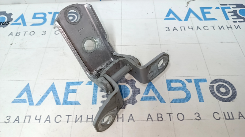 Петля двери нижняя задняя левая Toyota Prius V 12-17