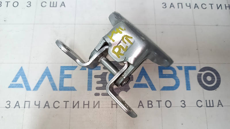 Петля двери верхняя задняя левая Toyota Prius V 12-17