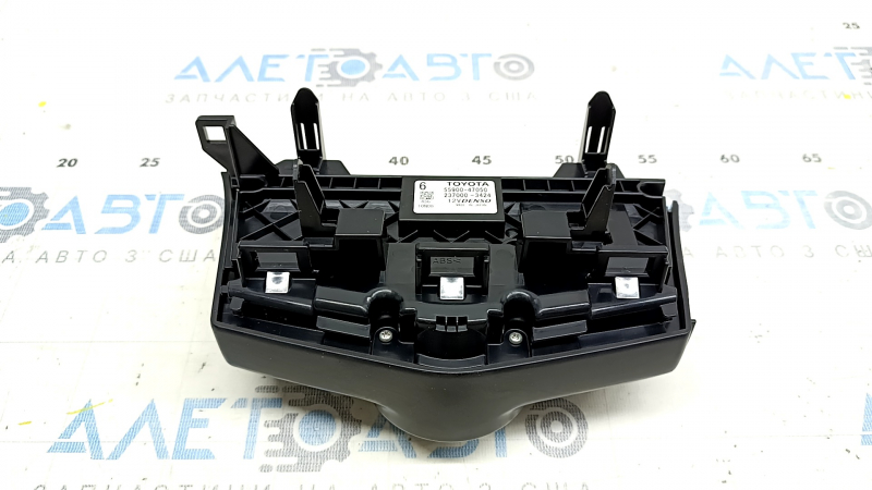 Управление климат-контролем Toyota Prius V 12-17 царапины