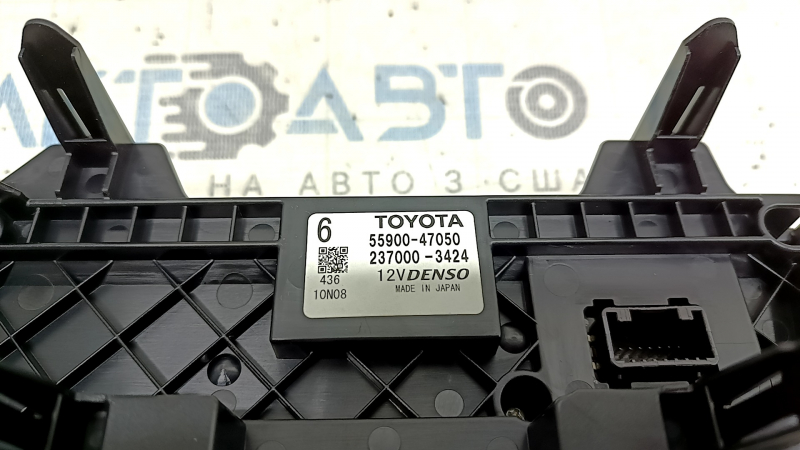 Управление климат-контролем Toyota Prius V 12-17 царапины