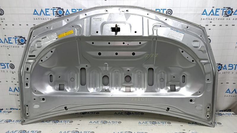 Капот голый Toyota Prius V 12-17 серебро 1F7, алюминий, царапины, песок, скол