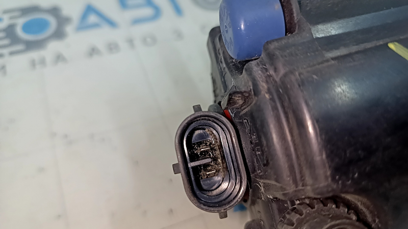 Противотуманная фара птф правая Toyota Prius V 12-14 мутное изнутри, песок