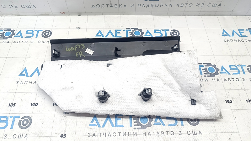 Накладка передней панели нижняя пространства ног пассажира Nissan Leaf 13-17 черна