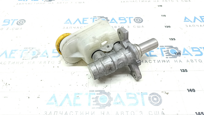 Главный тормозной цилиндр с бачком Subaru Forester 15-18 SJ АКПП с крышкой