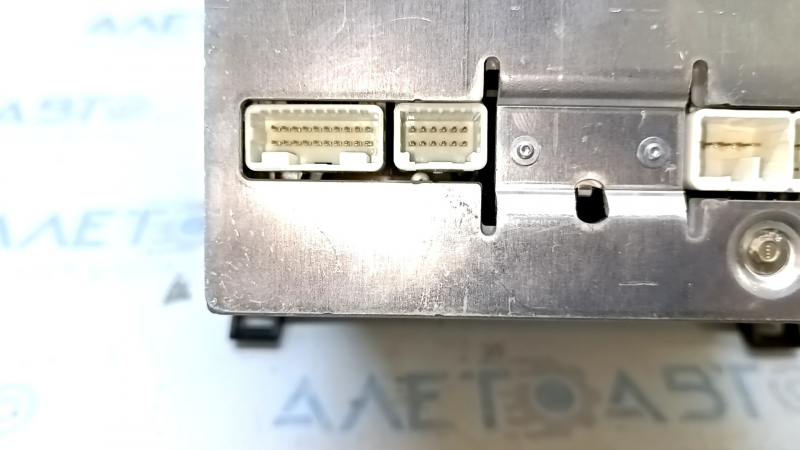 Головное устройство Toyota Sequoia 08-09 царапины