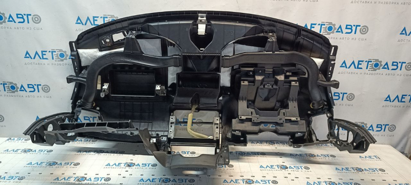 Торпедо передняя панель без AIRBAG Nissan Leaf 11-17 черная