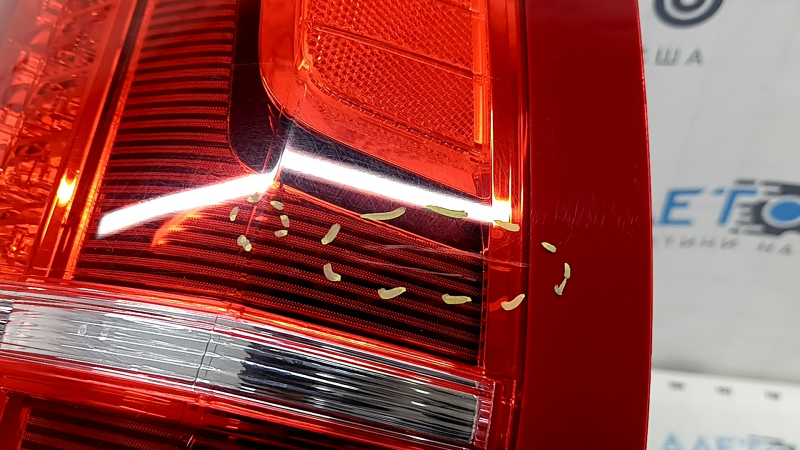 Фонарь внешний крыло левый Volvo XC90 16-26 LED, светлый, царапины, микротрещины в стекле