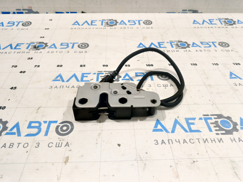 Замок капота VW Tiguan 09-17 с датчиком