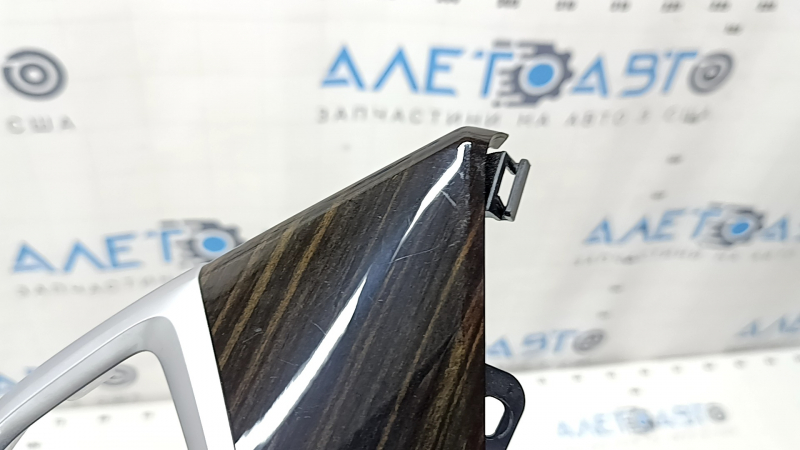 Накладка передней панели правая BMW X5 G05 19-23 под дерево Fineline Stripe, царапины