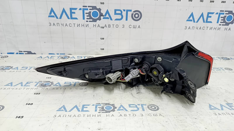 Фонарь внешний крыло правый Nissan Rogue 21-26 галоген + LED