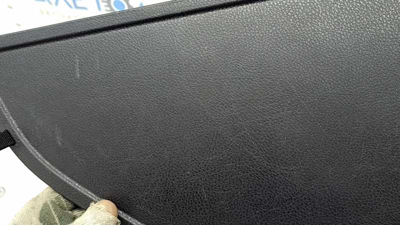 Крышка бокса багажника левая Toyota Highlander 14-19 черная, протерта