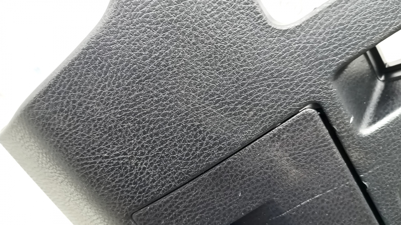 Накладка колени водителя Toyota Highlander 14-19 черная, царапины