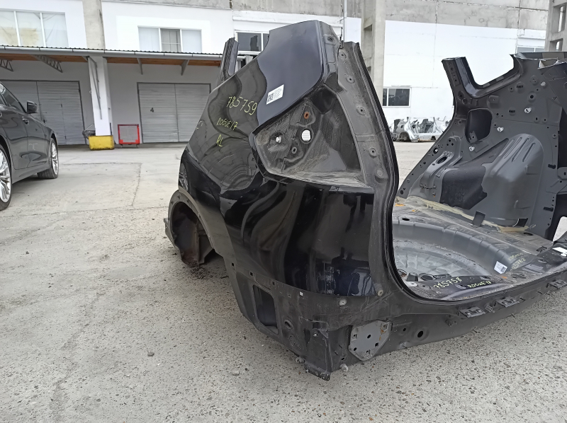 Четверть крыло задняя левая Nissan Rogue 14-20 под BSM, на кузове, черная, ржавая, тычки, обломана шпилька крепления BSM
