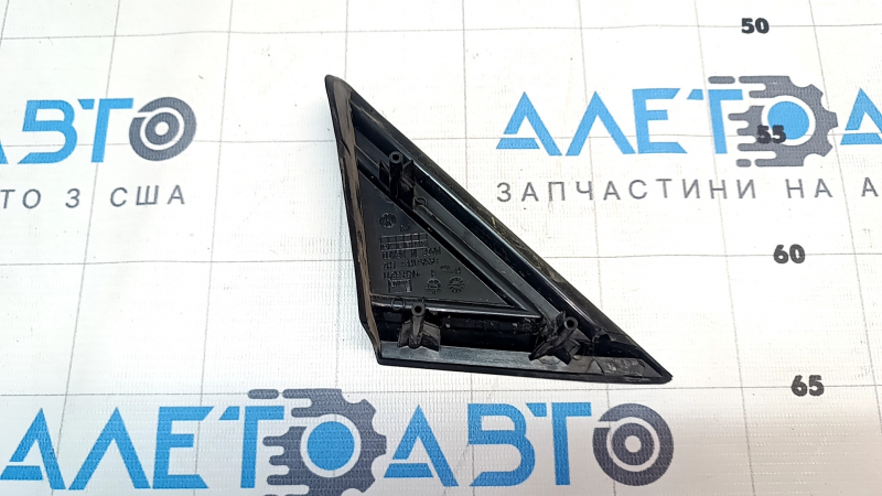 Заглушка треугольник крыла передняя левая Volkswagen ID.4 23-26 черная