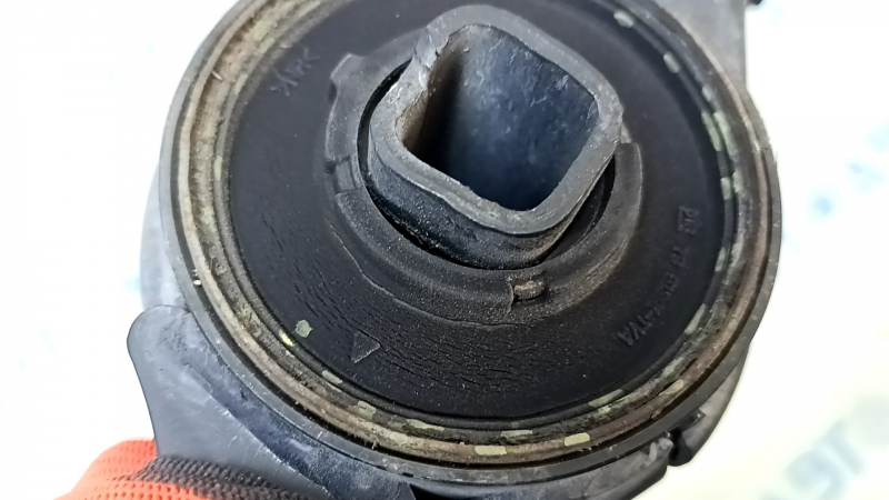 Рычаг нижний передний правый Honda Insight 19-22, микротрещины С/Б